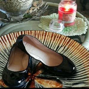 Vince Camuto ELLEN patent leather rouned toe scrunch ballet flats 8M - Picture 1 of 10