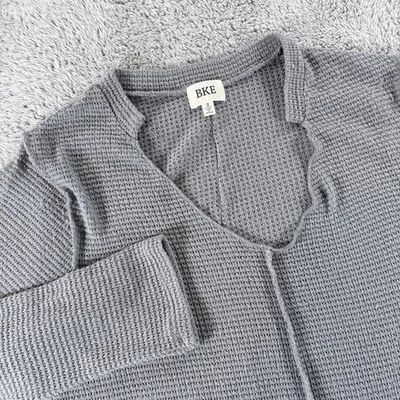 Женский серый свитер BKE с v-образным вырезом размер Small  - Изображение 1 из 4