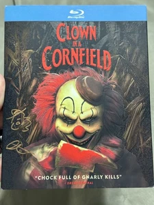 Clown im Kornfeld (Blu Ray) SIGNIERT vom Schriftsteller (Adam Cesare) mit Schonbezug! - Bild 1 von 4