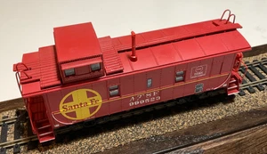 Athearn HO Santa Fe ATSF 999523 Cupola Caboose rot lose - Bild 1 von 6