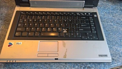 *** Spares or Repairs ONLY - Non-WORKING Toshiba Equium M50-164 LAPTOP  *** - Image 1 of 4