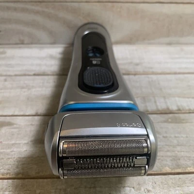 Braun Series 8 Pro 8457cc Cordless Rechargeable Electric Shaver Missing Button - Image 1 of 4