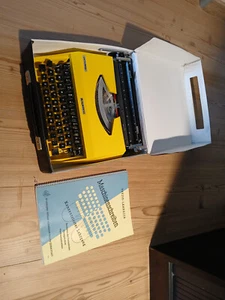 Schreibmaschine Privileg Mercedes mit Koffer Gelb - Bild 1 von 8