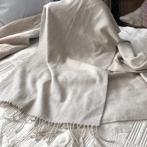 BABATON Aspen Cashmere Cream Colored Scarf 80x18” - Picture 1 of 5