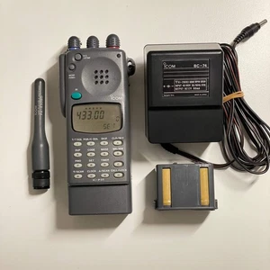 ICOM IC-P3T 430MHz UHF Handheld Transceiver Eqv. IC-P4AT / IC-P4ET - Picture 1 of 14