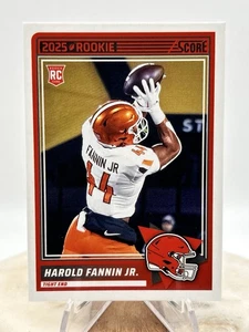2025 Score Harold Fannin Jr. RC Base #4 Cleveland Browns Rookie - Bild 1 von 2
