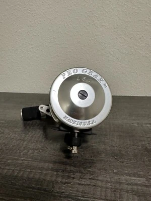 Pro Gear MODEL 454 Fishing Reel Made In The USA - Excellent condition - Image 1 of 4