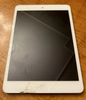 Apple iPad mini 1st Generation. 16GB, Wi-Fi, White & Silver - Image 1 of 4