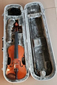 Yamaha Violin V-5 4/4 with bow and hard case - Picture 1 of 15