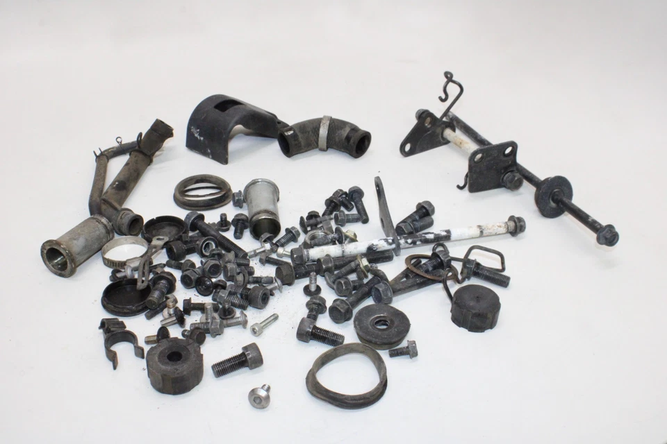 Kawasaki Vulcan 900 Vn900B 2012 OEM pernos de montaje de motor hardware tornillos de motor Foto 1 de 4