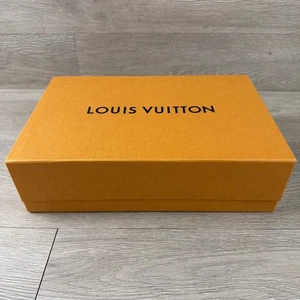 "Caja de regalo Louis Vuitton cierre magnético 10,5"" x 7"" x 3""" - Imagen 1 de 8