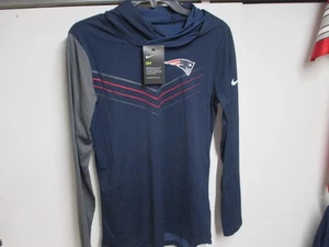 CAMISA CON CAPUCHA NIKE NEW ENGLAND PATRIOTS MUJER MANGA LARGA (SM) NUEVA CON ETIQUETAS AZUL MARINO Y GRIS - Imagen 1 de 6