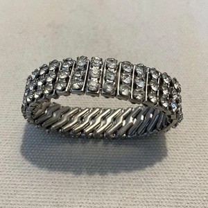 Vintage 1950s Rhinestone Cuff Bracelet - Expandable Silvertone - Picture 1 of 4