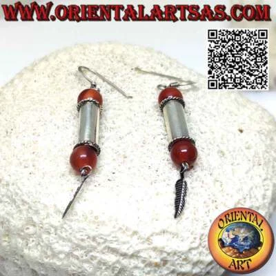 Orecchini Argento 925‰ a cilindro con sfera di corniola sui terminali e piuma pe - Immagine 1 di 3