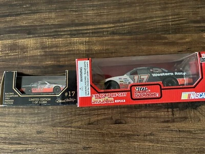 Darrell Waltrip #17 2003 雪佛兰 Monte Carlo 1:24 1: 43 批量 2 件 限量版 — 第 1/4 张图片