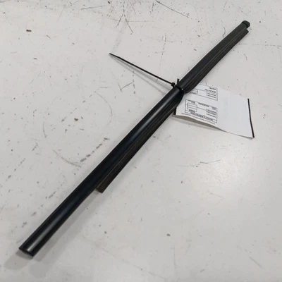 Moldura de tira climática para ventana de puerta trasera derecha Toyota Prius C pasajero 2017 2016 Foto 1 de 4