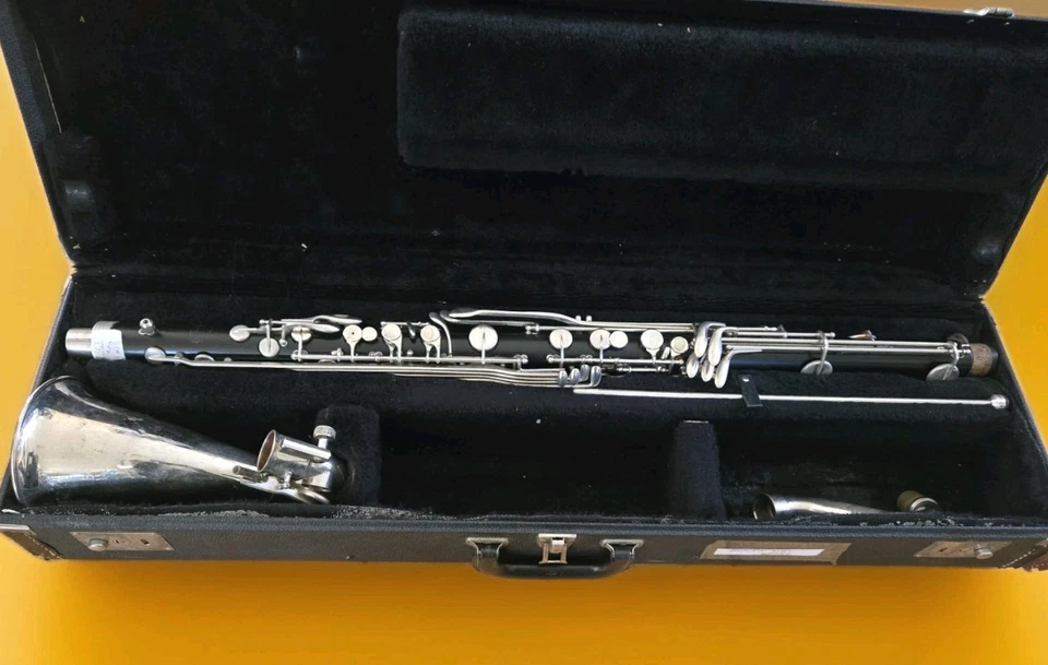 bundy bass clarinet / case - Image 1 of 4