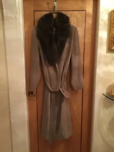 GORGEOUS FULL LENGTH CASHMERE LADIES COAT WITH FUR COLLAR - COST £ 800.00 - Picture 1 of 5