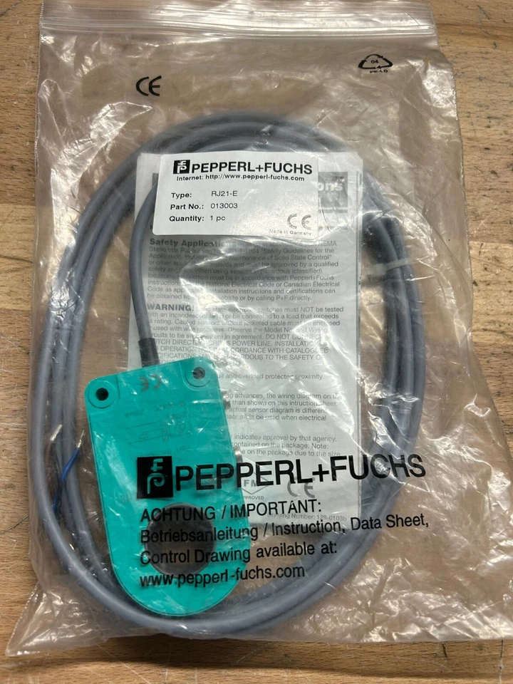 Pepperl Fuchs RJ21-E2 Inductive Sensor 10-30V 200mA 013003-NEW IN BAG - Image 1 of 1