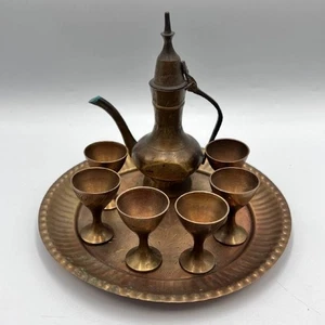 Vintage Naher Osten Messing Kaffeeservice handgraviert Tablett Kanne 6 Tassen Wohndeko - Bild 1 von 8
