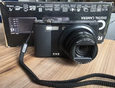 Ricoh CX2 Compact Digital Cameras 9.29MP.  10.7x Wide Angle Zoom.  Black. - Image 1 of 4
