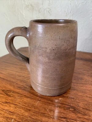 Taza antigua de gres esmaltado con sal Foto 1 de 4