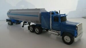Ertl Ford LTL 9000 Semi with Tanker  1:64 Scale