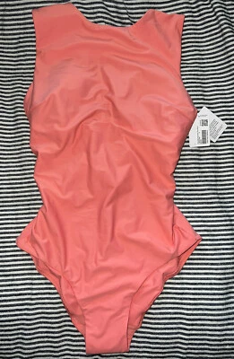 Nuevo con etiquetas Traje de baño de una pieza Lululemon crema frambuesa junto al agua cuello alto talla 6 Foto 1 de 4