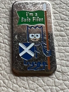 I’M A SAFE FIFER (FIFE SCOTLAND) RARE pin badge lapel - Foto 1 di 3