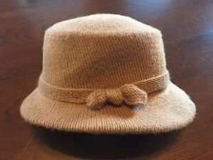 Vintage 1960s Bucket Cloche Women's Hat UNION Labelled In USA Cream Color Knit