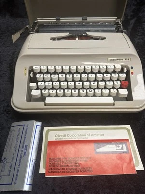 Винтажная портативная ручная пишущая машинка 1970-х Underwood модель 319 с чехлом изящная! - Изображение 1 из 4