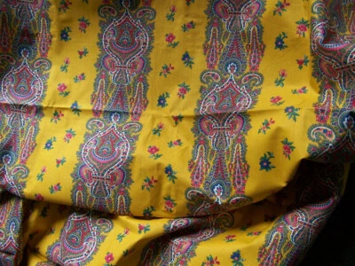 ANCIEN COUPON DE TISSU BANDES FLEURIES FOND JAUNE VIF - TIS 1 - Photo 1/4