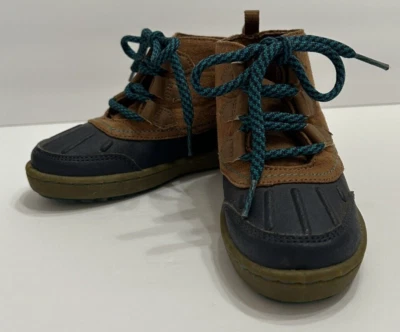 Botas forradas duraderas marrón y azul OshKosh B'gosh talla 9 para niños pequeños ropa de juego tareas Foto 1 de 4