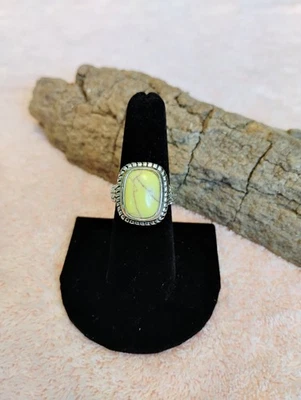 Anillo de mujer Kohl's amarillo jaspe turquesa plateado laterales grabados. Talla 7 Foto 1 de 4