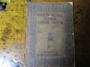 ANTIQUE 1909 GOLD MEDAL FLOUR COOKBOOK~ PAPERBACK~WASHBURN-CROSBY CO - Picture 1 of 9