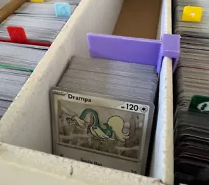 Tapón de cartas coleccionables relleno de vacío para almacenamiento a granel Pokemon Magic TCG clip en caja - Imagen 1 de 2