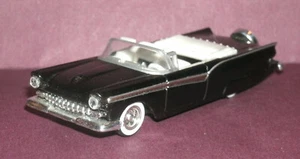 Ford Fairlane Sunliner 1957 conv. escala 1/64 Coche diecast Hot Wheels 52576 negro - Imagen 1 de 8