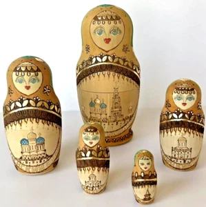 Set 5 bambole nidificanti vintage russe matrioska dipinte a mano firmate arte popolare - Foto 1 di 6