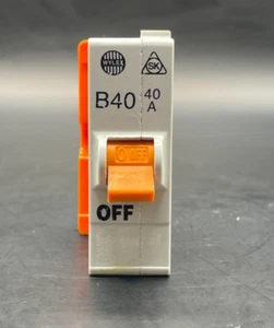 WYLEX 40 AMP CURVE B 3kA MCB INTERRUTTORE PUSH PLUG IN SK CON BASE - Foto 1 di 4