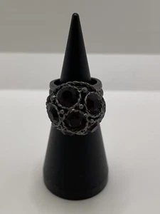 Anillo llamativo talla 6 pedrería púrpura tono oscuro joyería de moda sin marca - Imagen 1 de 2