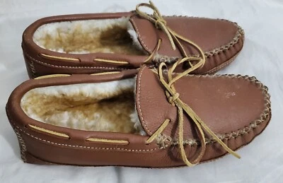 Zapatillas MINNETONKA Equipaje Guijarro Cuero Tostado y Piel de Oveja Talla 10 D Usadas en Excelente Condición Foto 1 de 4