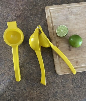 Exprimidor de limón amarillo de acero inoxidable Foto 1 de 2