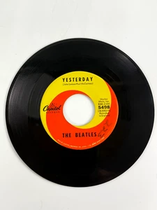 The Beetles - Yesterday - Act Naturally - Capitol Records 5498 - 45 Vinyl - VG+ - Imagen 1 de 2