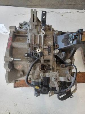 Hyundai Accent 2013-2014 1,6 L transmisión automática 130 k millas Foto 1 de 4