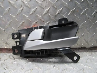 2017 HYUNDAI SONATA ЛЕВАЯ РУЧКА ЗАДНЕЙ ДВЕРИ ВОДИТЕЛЯ ВНУТРЕННЯЯ 2,4 Л 4 ЦИЛИНДРА - Изображение 1 из 4