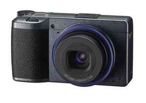 Ricoh GR IIIx Urban Edition Kompaktkamera 24MP APS-C CMOS Sensor - Neu & OVP - Bild 1 von 2