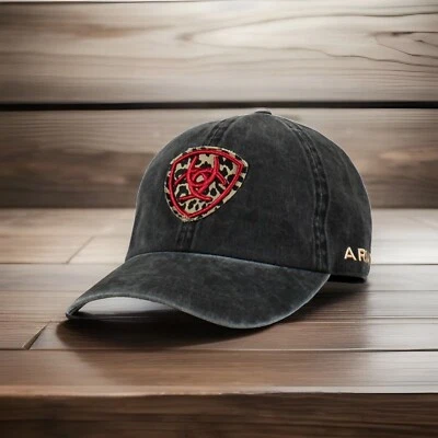 Gorra de béisbol negra Ariat para mujer Ponyflo parche con logotipo de leopardo Foto 1 de 2