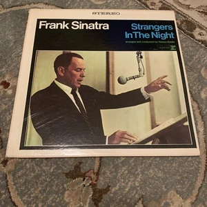 Frank Sinatra vinyl record Strangers In The Night Reprise 1017 - Foto 1 di 5