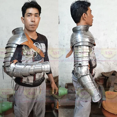 Armadura de hombro medieval Berserk Guts, par de calderos y garganta de metal Juegos con disfraces Foto 1 de 3
