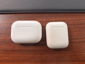 Used Apple AirPod Pro Pair- READ ALL - Zdjęcie 1 z 5